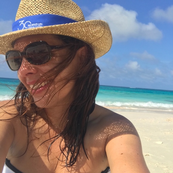 Meet your Posher, Danett - Picture 1 of 1